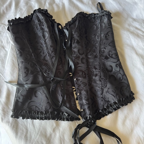 Elegant Black Brocade Corset - Picture 7 of 8